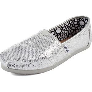 Toms women’s classic slip on shoes in Silver Glitter size 8W